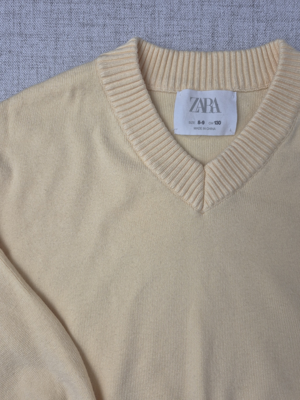 Zara Kids Light Yellow V-Neck Knit Sweater Size 8-9 (130cm) - Picture 2 of 8